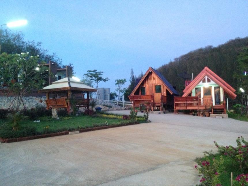 บ้านเรือนไท มวกเหล็ก Ban Ruenthai Muaklek Buitenkant foto